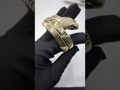 Pulseira de ouro amarelo Serpenti de duas bobinas de 18 kt com diamantes demi pavé e olhos de ônix preto