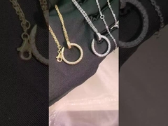 Joias de ouro 18K de alta clareza com estilo moderno e configuração de bezel