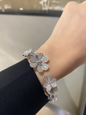 Bezel Setting Van Cleef Jewelry Luxurious Style With Diamond Stone Wedding Jewelry 18k Gold
