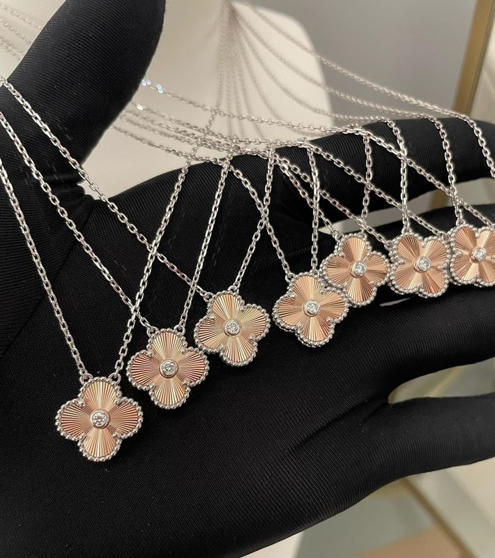 High-end 18K Gold Diamond 2024 Holiday Styles Custom Brand Luxury Jewelry Customization