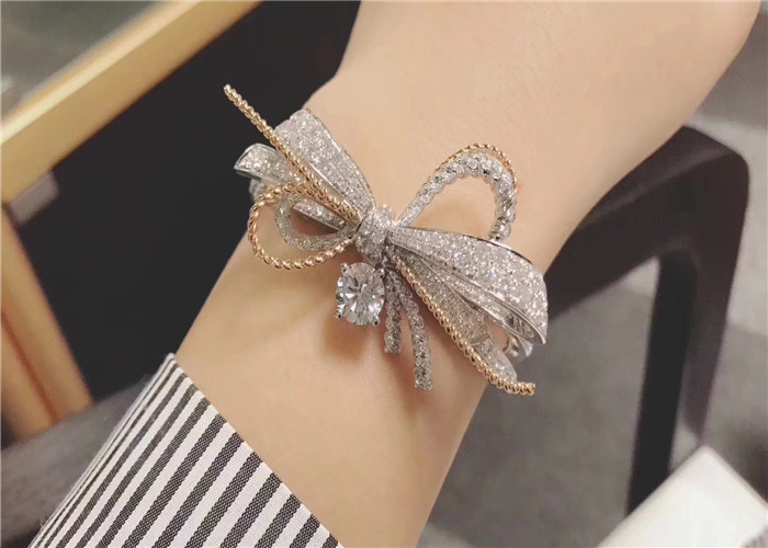 Women'S 18K Gold Diamond Bracelet , Glamorous High End Custom Jewelry