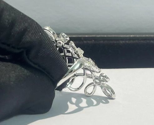 Joias de luxo feitas sob medida com personalização exclusiva da marca