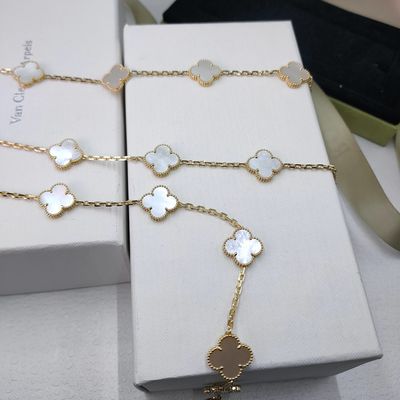 Descubra a elegância intemporal das jóias Custom Brand para suas necessidades B2B