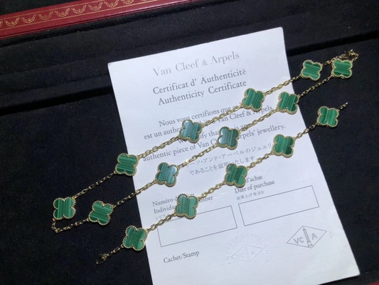 Elegante colar Custom Brand de ouro de 18 quilates com 10 malaquitas verdes